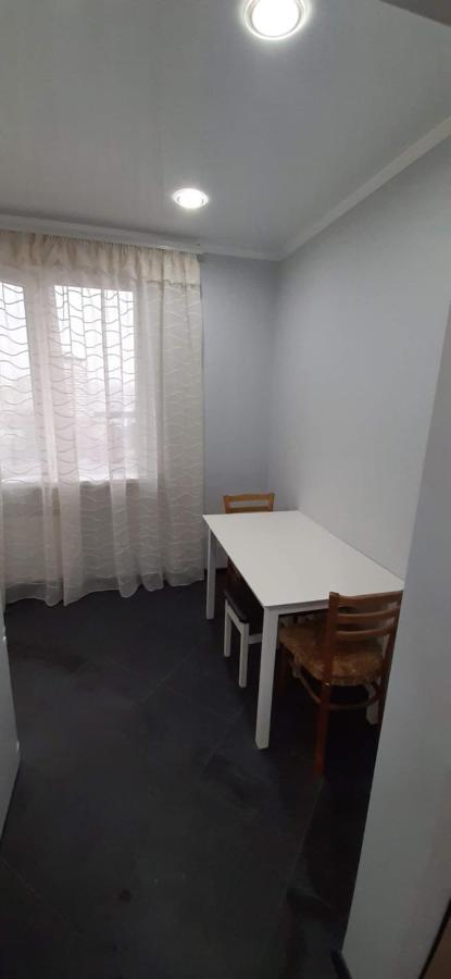 Modern Apartment In The Center Of Town 키시나우 외부 사진